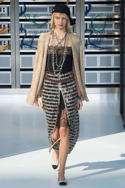 Look 60